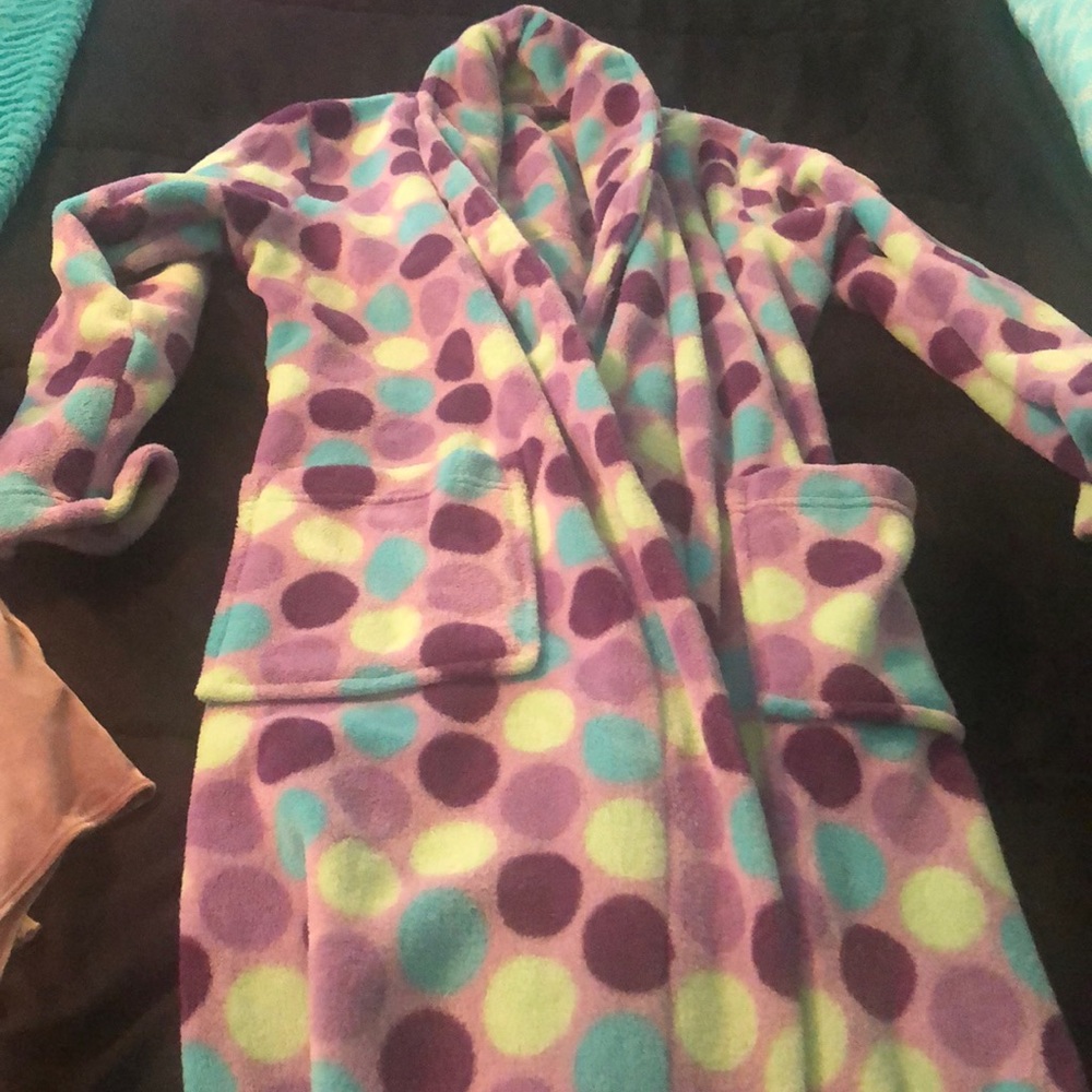 Robe - Picture 2 of 2